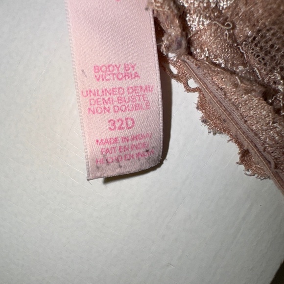 VS Delicate Nude/Rose Lace Bra - Picture 2 of 4